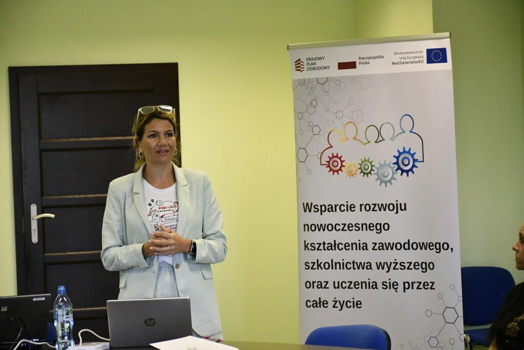 Działania CSIPZ w ramach projektu Krajowy Plan Odbudowy 22 anna ploska trenerka doradztwo zawodowe wsparcie rozwoju nowoczesnego ksztalcenia zawodowego szkolnictwa wyzszego oraz uczenia sie przez cale zycie krajowy plan odbudo